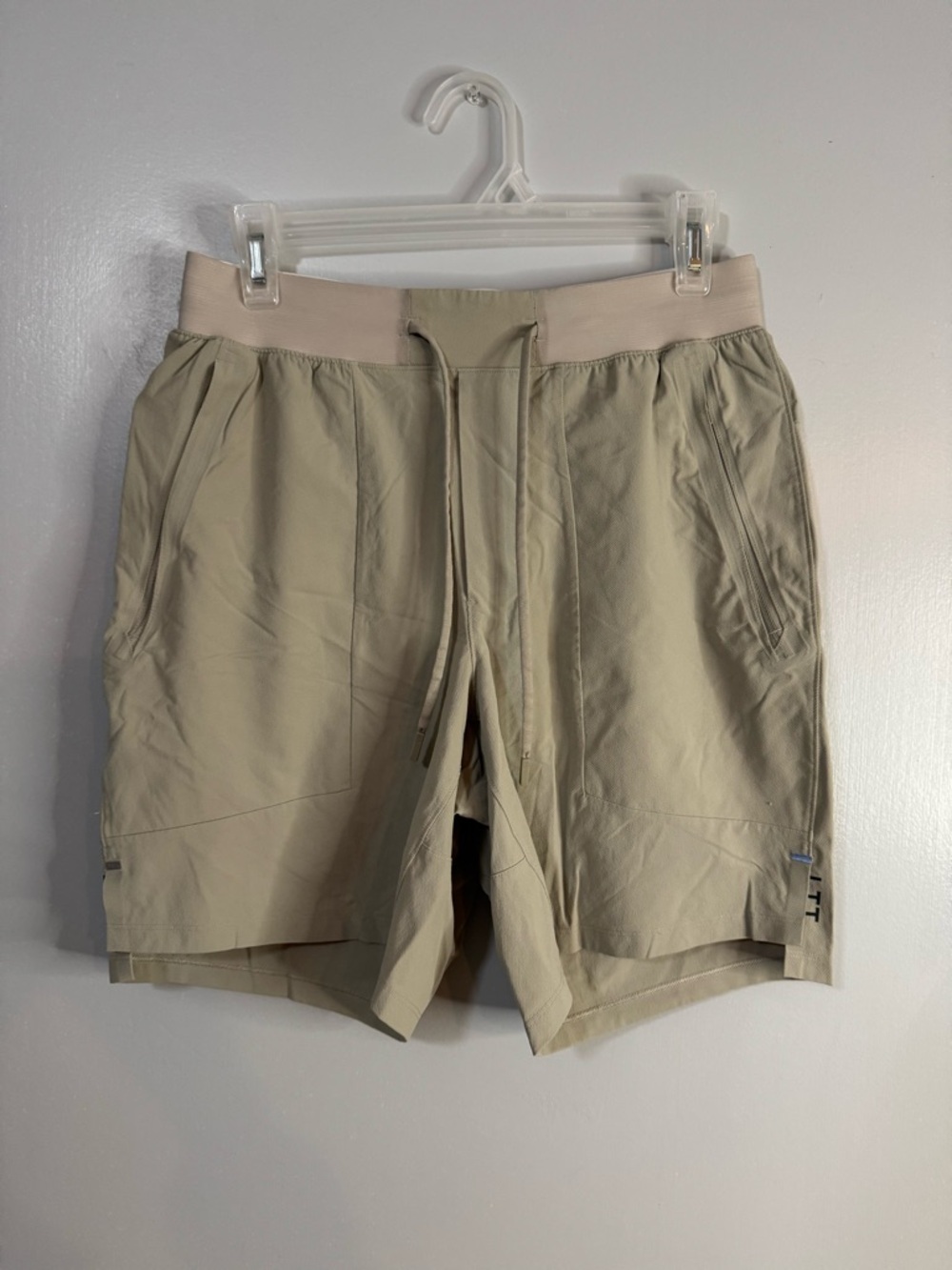 Lululemon Athletica Men's Athletic Shorts in Light Beige and Cream Size Medium